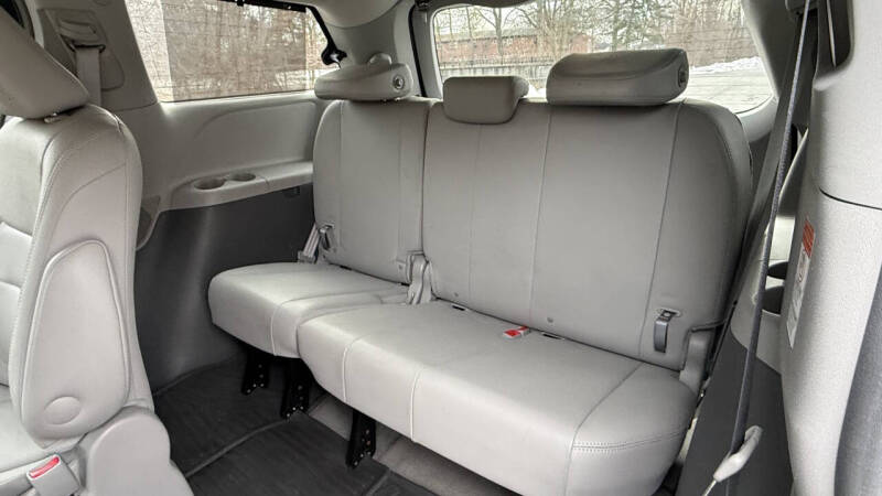 2017 Toyota Sienna XLE 8-Passenger
