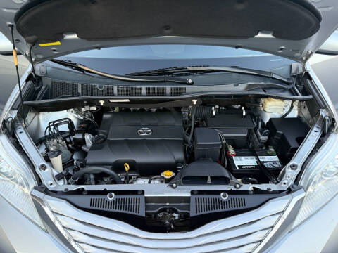 2015 Toyota Sienna LE 8-Passenger