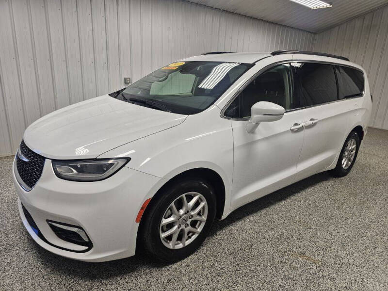 2022 Chrysler Pacifica Touring L's photo