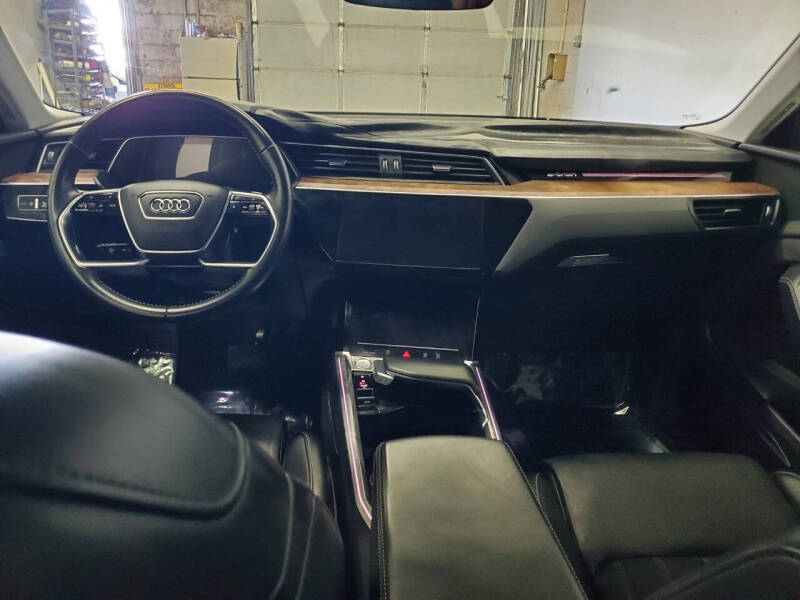 2019 Audi e-tron quattro Prestige