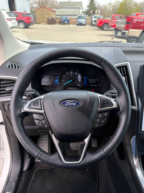 2022 Ford Edge Titanium