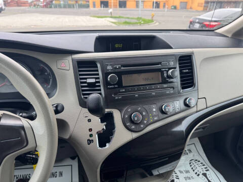 2013 Toyota Sienna L 7-Passenger