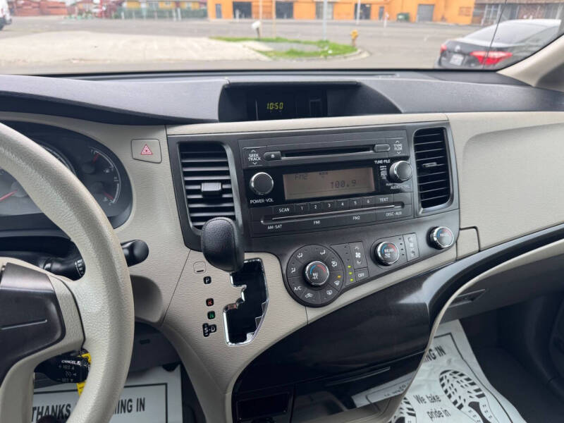 2013 Toyota Sienna L 7-Passenger