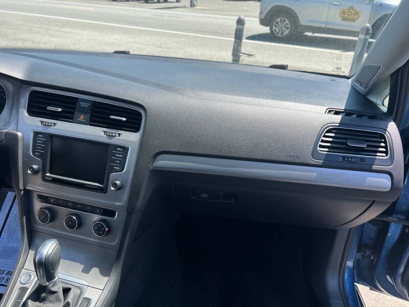 2016 Volkswagen Golf TSI SE