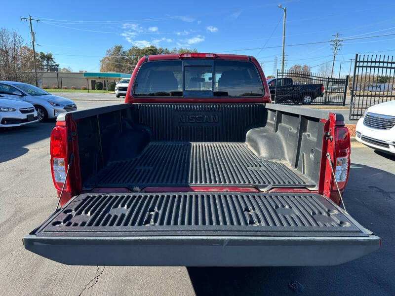 2014 Nissan Frontier SV photo 9