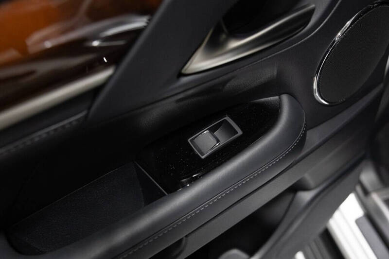 2021 Lexus LX 570 Three-Row