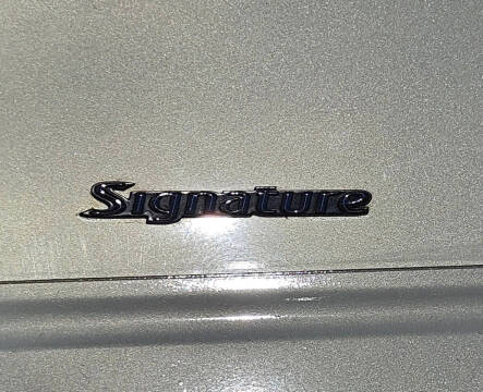 2003 Lincoln Town Car Signature