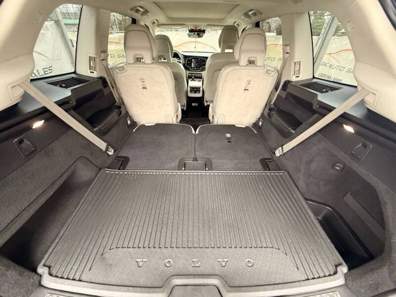 2020 Volvo XC90 T6 Momentum 6-Passenger