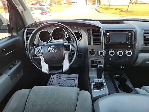 2016 Toyota Sequoia SR5