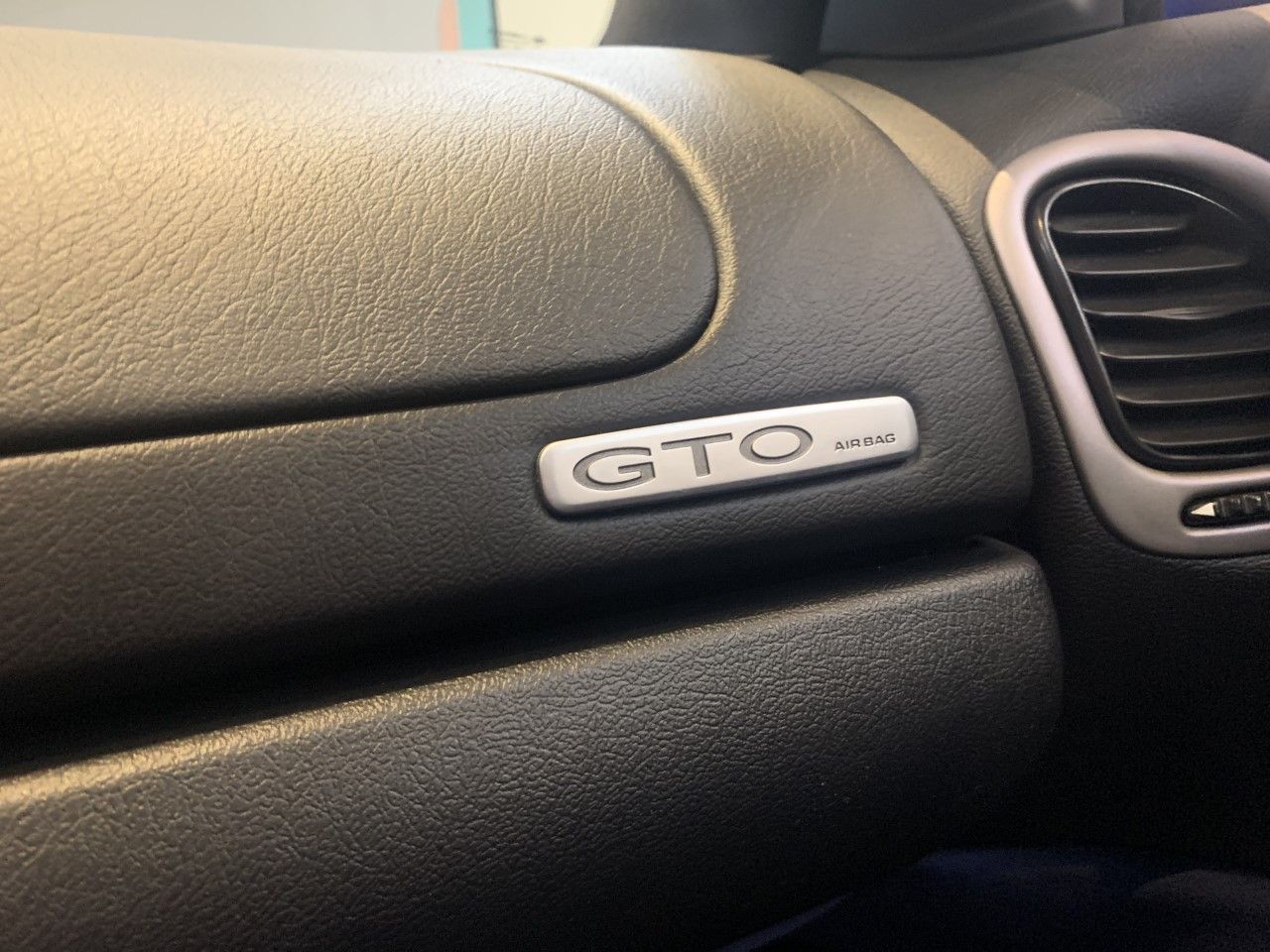 2004 Pontiac GTO 32