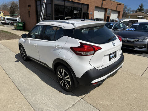 2019 Nissan Kicks SR