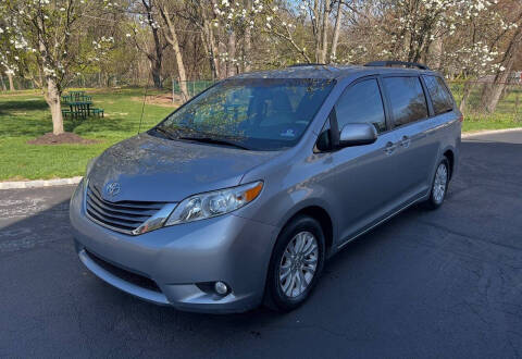 2013 Toyota Sienna XLE 8-Passenger