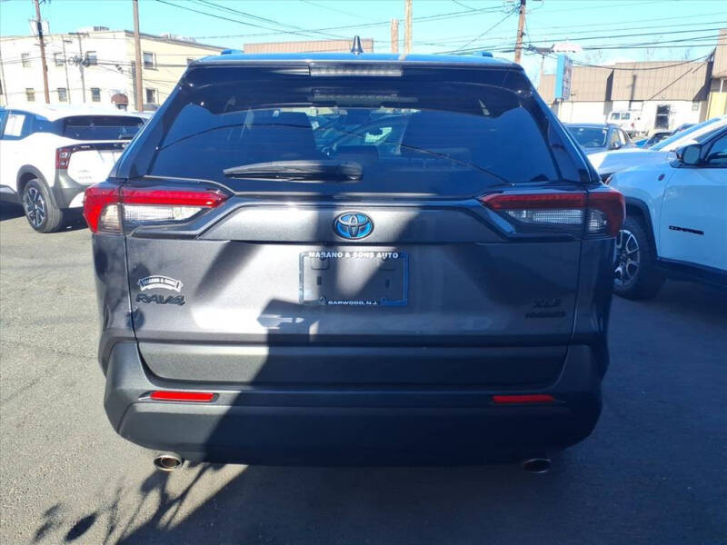 2021 Toyota RAV4 Hybrid XLE