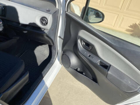 2018 Toyota Yaris 5-Door LE