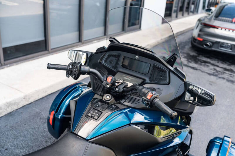 2022 Can-Am Spyder RT SE6