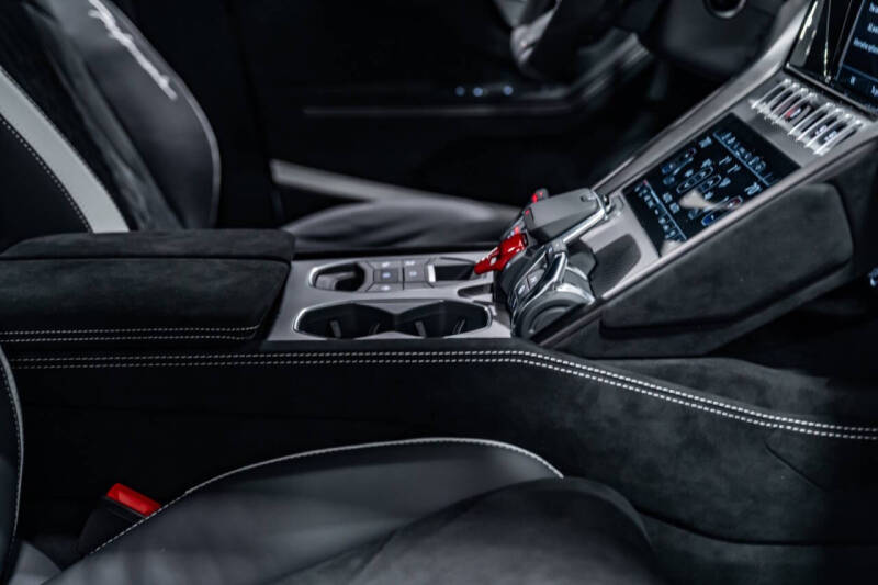 2024 Lamborghini Urus Performante