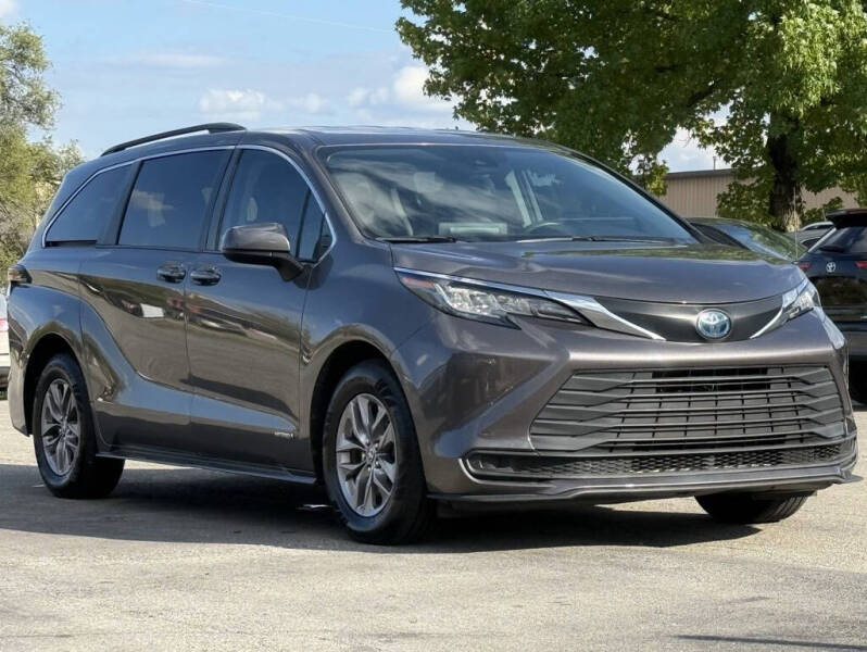 2021 Toyota Sienna LE 8-Passenger