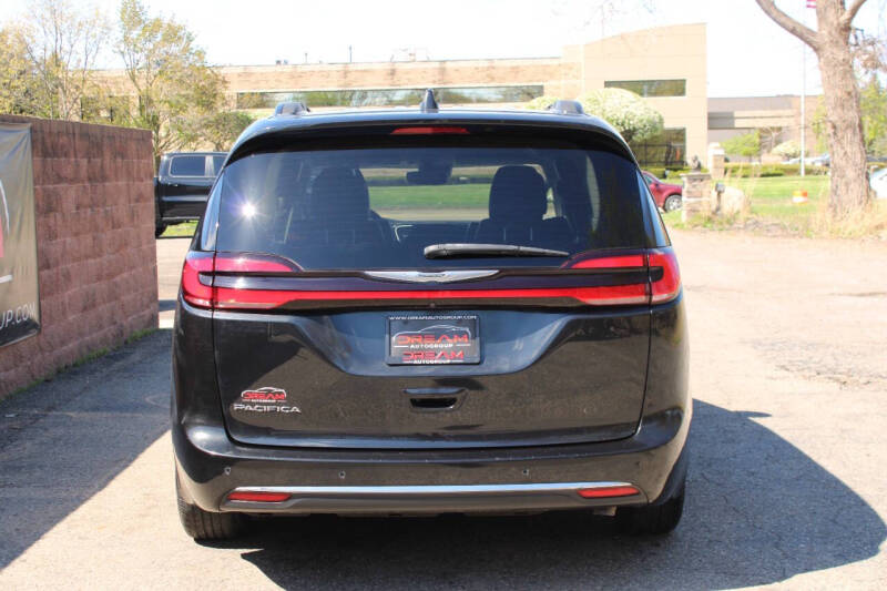2022 Chrysler Pacifica Touring L