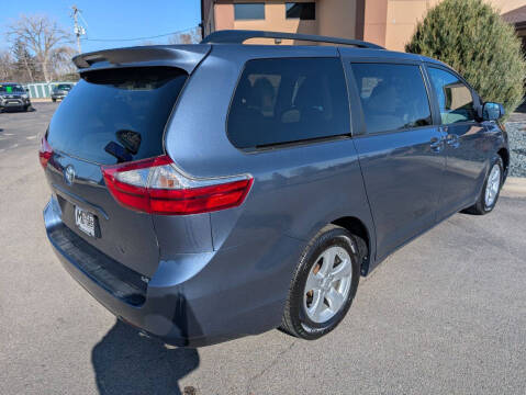 2017 Toyota Sienna LE 8-Passenger