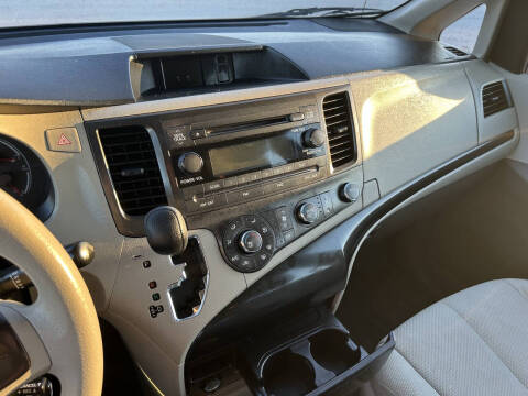 2013 Toyota Sienna L 7-Passenger