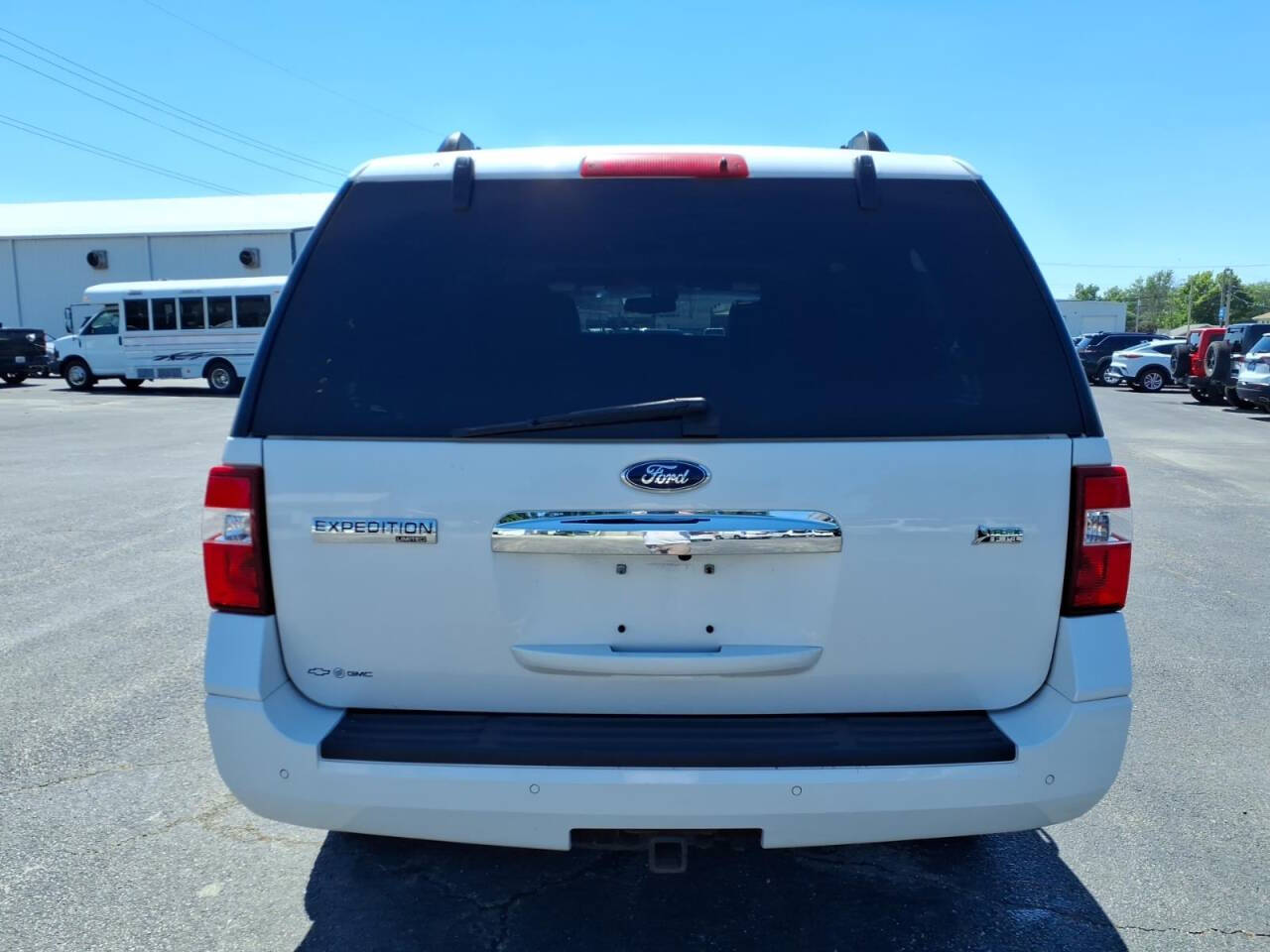 Off white 2013 Ford Expedition Limited 4x4 Limited 4dr SUV 21