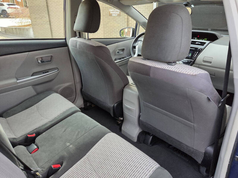 2016 Toyota Prius v Three