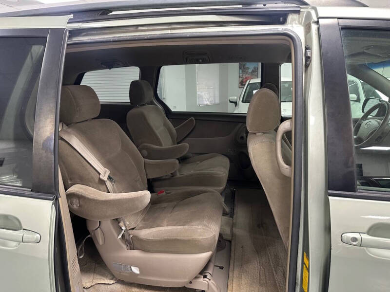 2006 Toyota Sienna LE photo 20