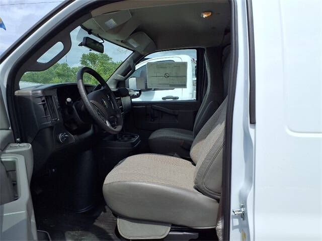 2025 Chevrolet Express 3500