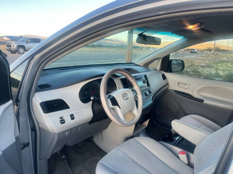 2013 Toyota Sienna L 7-Passenger