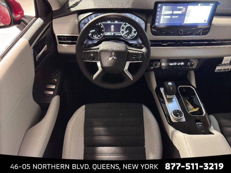 2025 Mitsubishi Outlander SE