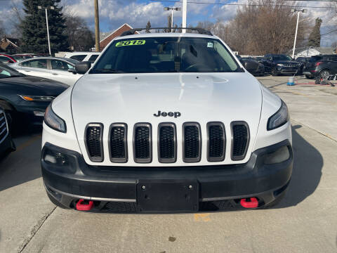 2015 Jeep Cherokee for sale at Julian Auto Sales in Warren MI