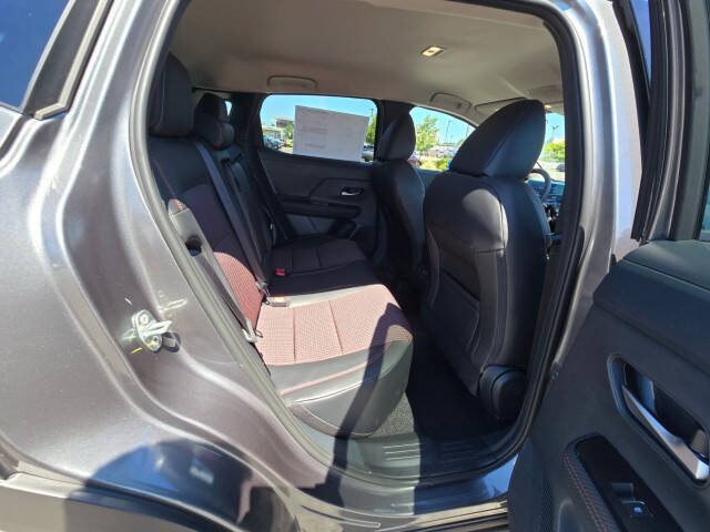 2025 Nissan Kicks SR