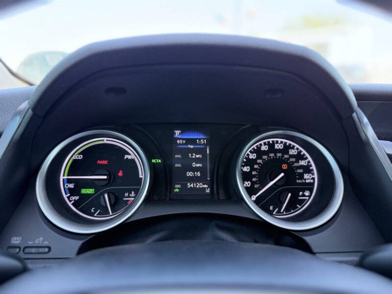 2022 Toyota Camry Hybrid LE