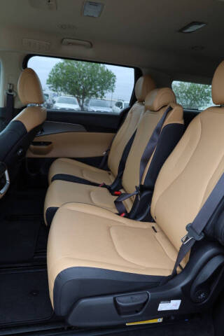 2022 Kia Carnival LX