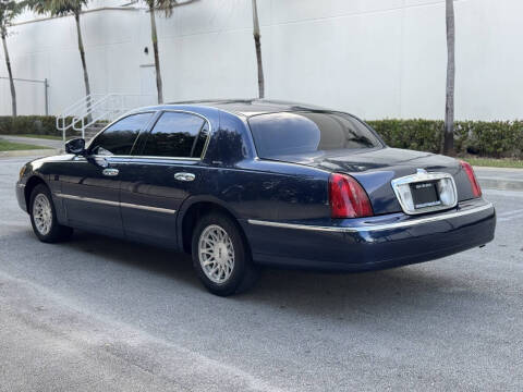 2002 Lincoln Town Car Signature