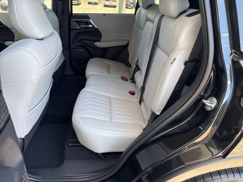 2025 Mitsubishi Outlander SEL Platinum Edition