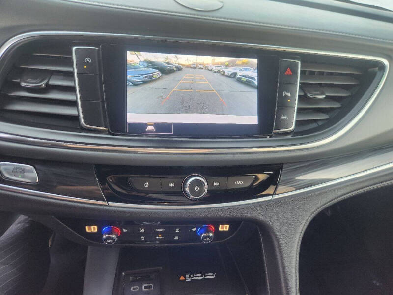 2022 Buick Enclave Essence