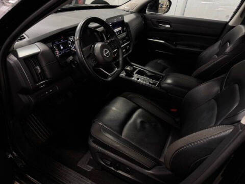 2023 Nissan Pathfinder SL