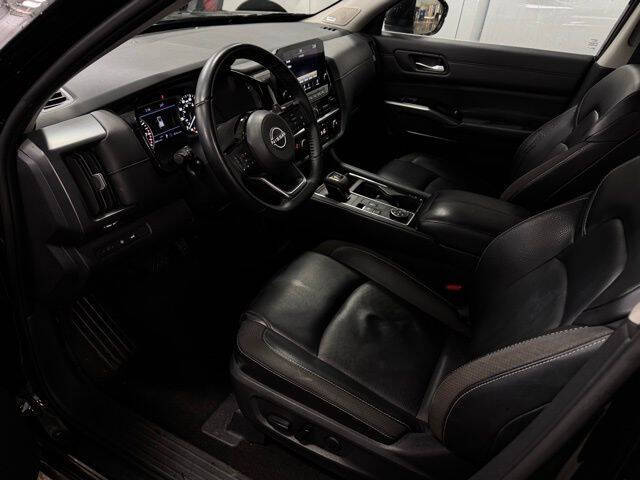 2023 Nissan Pathfinder SL