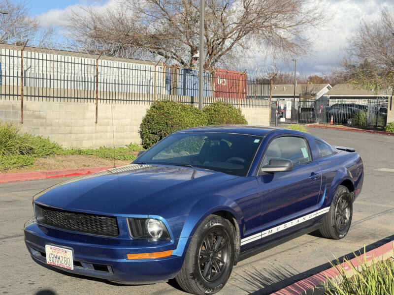 2007 Ford Mustang Deluxe's photo