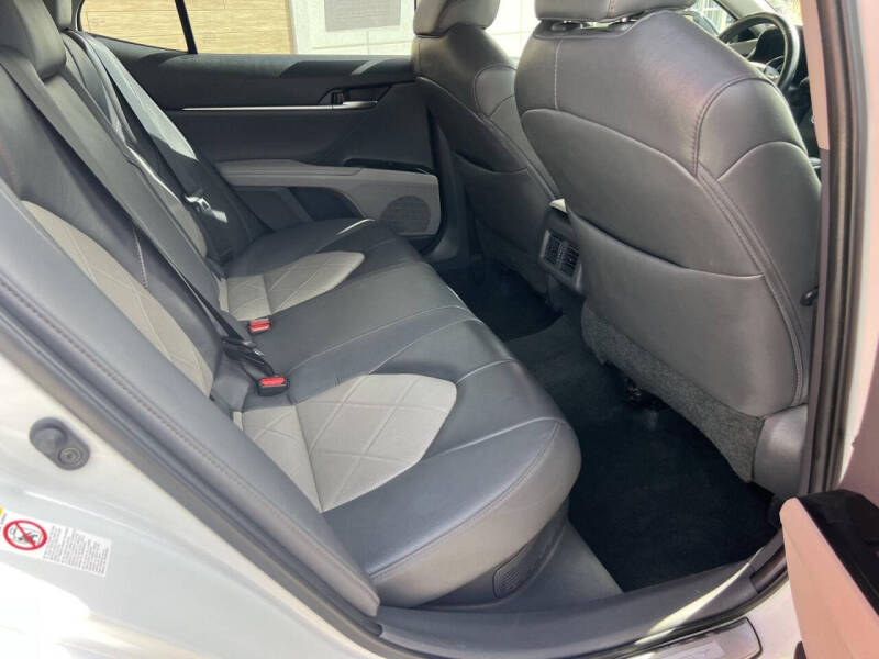 2019 Toyota Camry Hybrid XLE