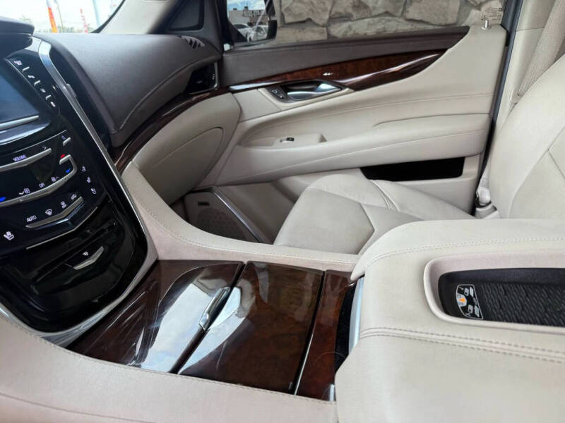 2015 Cadillac Escalade Luxury