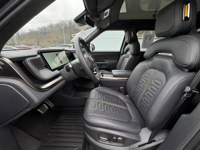 2024 Rivian R1T Adventure