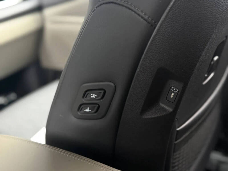 2025 Kia Carnival EX