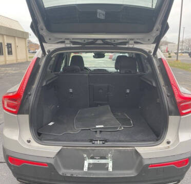 2025 Volvo XC40 B5 Plus Dark Theme