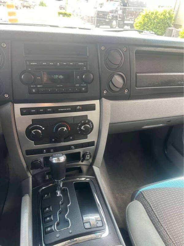 2007 Jeep Commander Sport