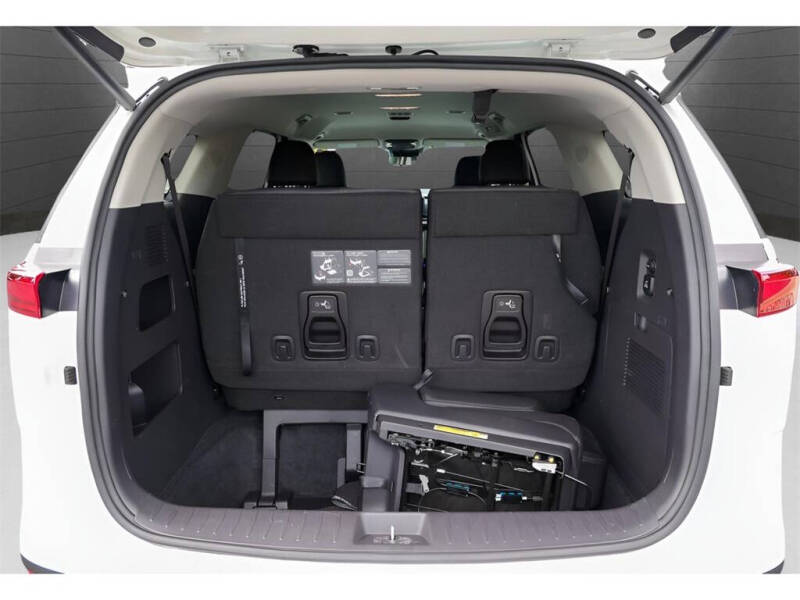 2024 Kia Carnival SX