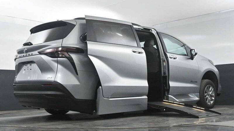 2025 Toyota Sienna XLE 7-Passenger