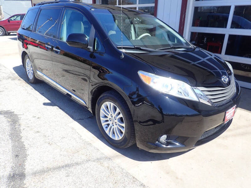 2013 Toyota Sienna XLE 8-Passenger