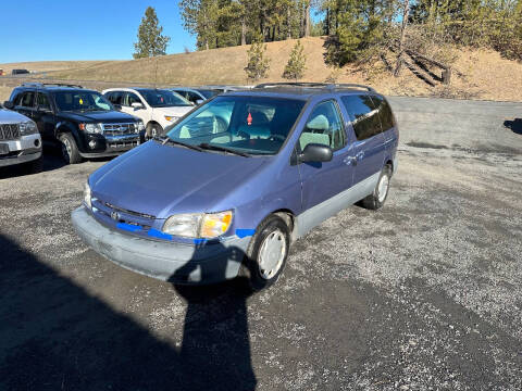 2000 Toyota Sienna for sale at CARLSON'S USED CARS in Troy ID